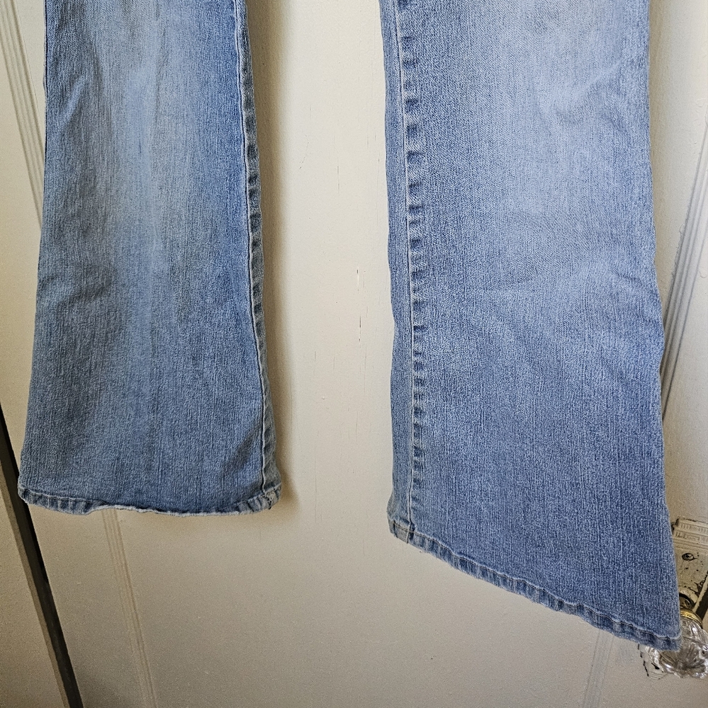 Flare leg jeans with embroidered pockets (7) - Picture 5 of 6